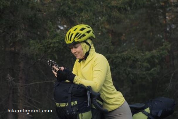 How to Carry Phone While Cycling
