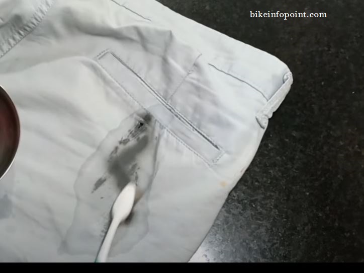 how to remove bicycle oil from clothes